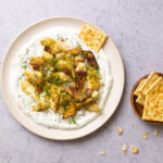 Crispy artisjok met yoghurtdip