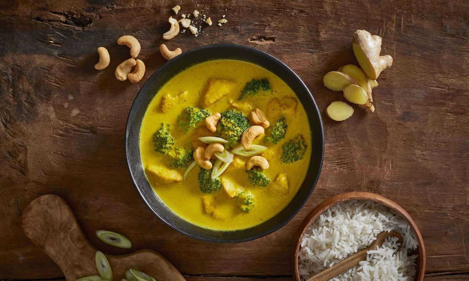 Thaise gele curry met kip en rijst