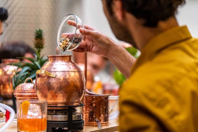 Distillery Experience & Distilleer workshop