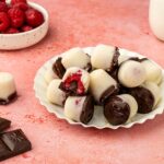 Yoghurt bites met frambozen en chocolade