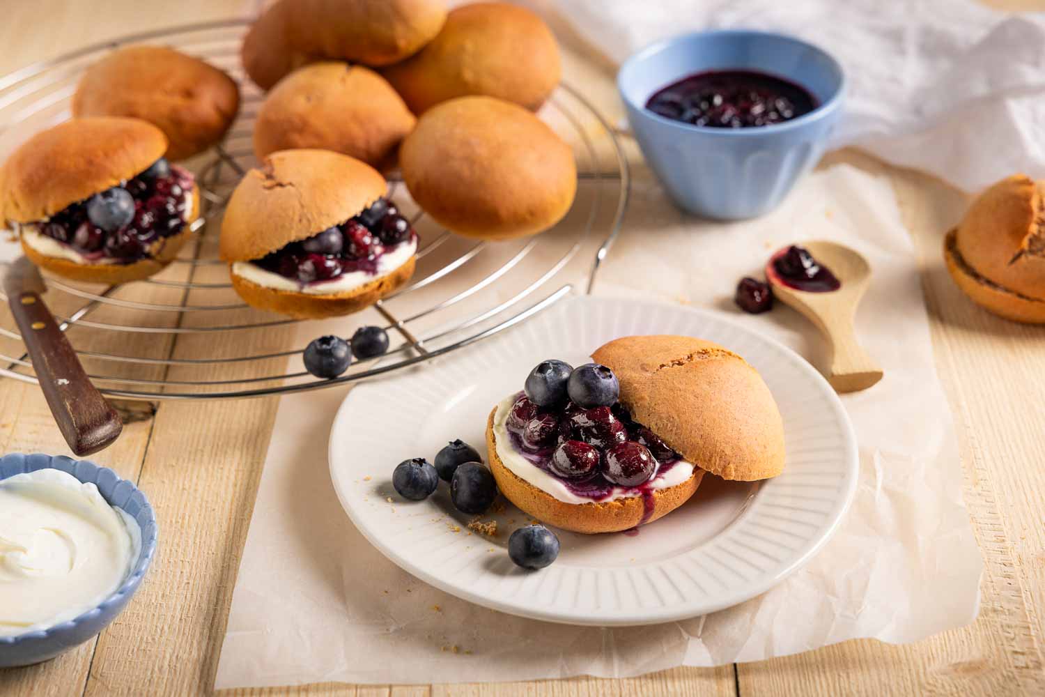 Kaneel (gemalen) Kaneel Scones Met Blauwe Bessen Jam En Clotted Cream 2