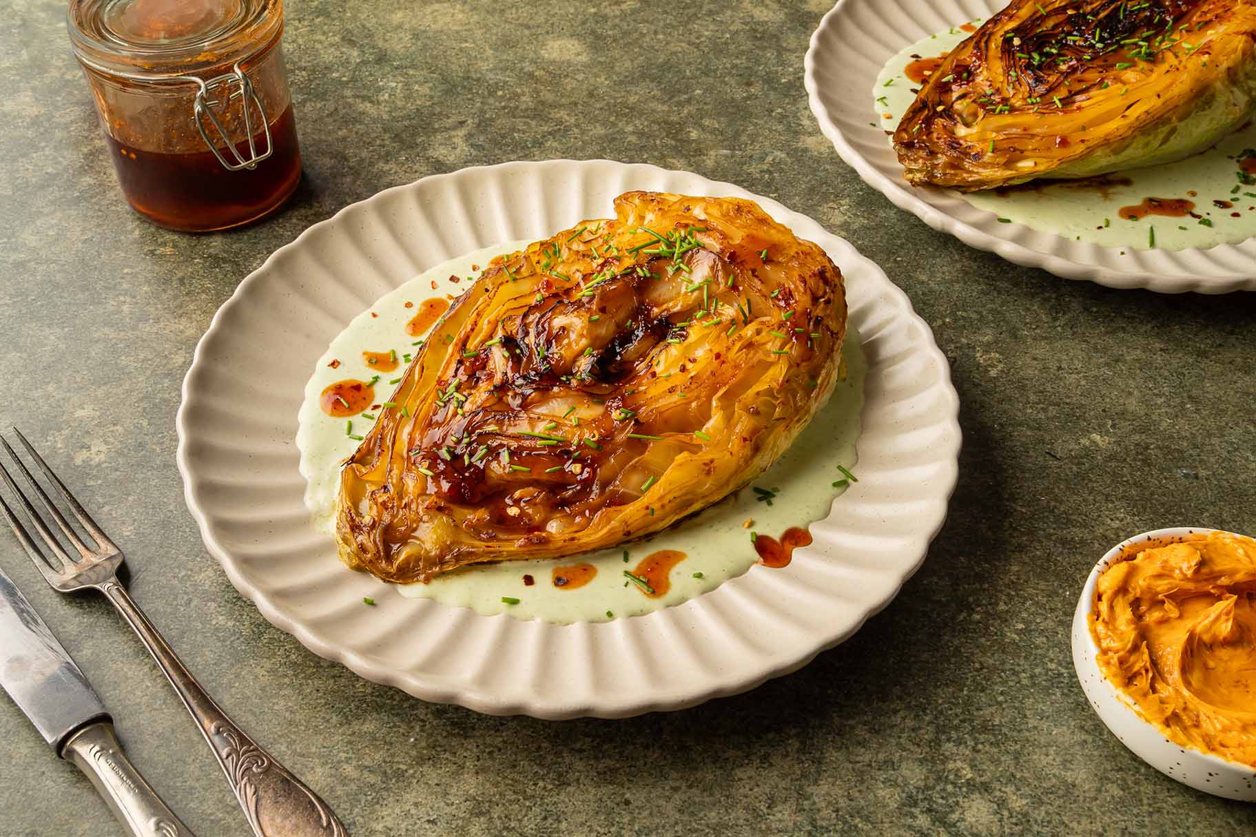 Gegrilde Spitskool Met 'nduja, Hot Honey En Whipped Feta2