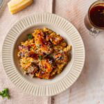 Pasta met hot honey chicken en halloumi