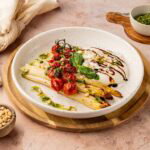 Gepofte asperges en cherrytomaatjes met burrata en zelfgemaakte pesto