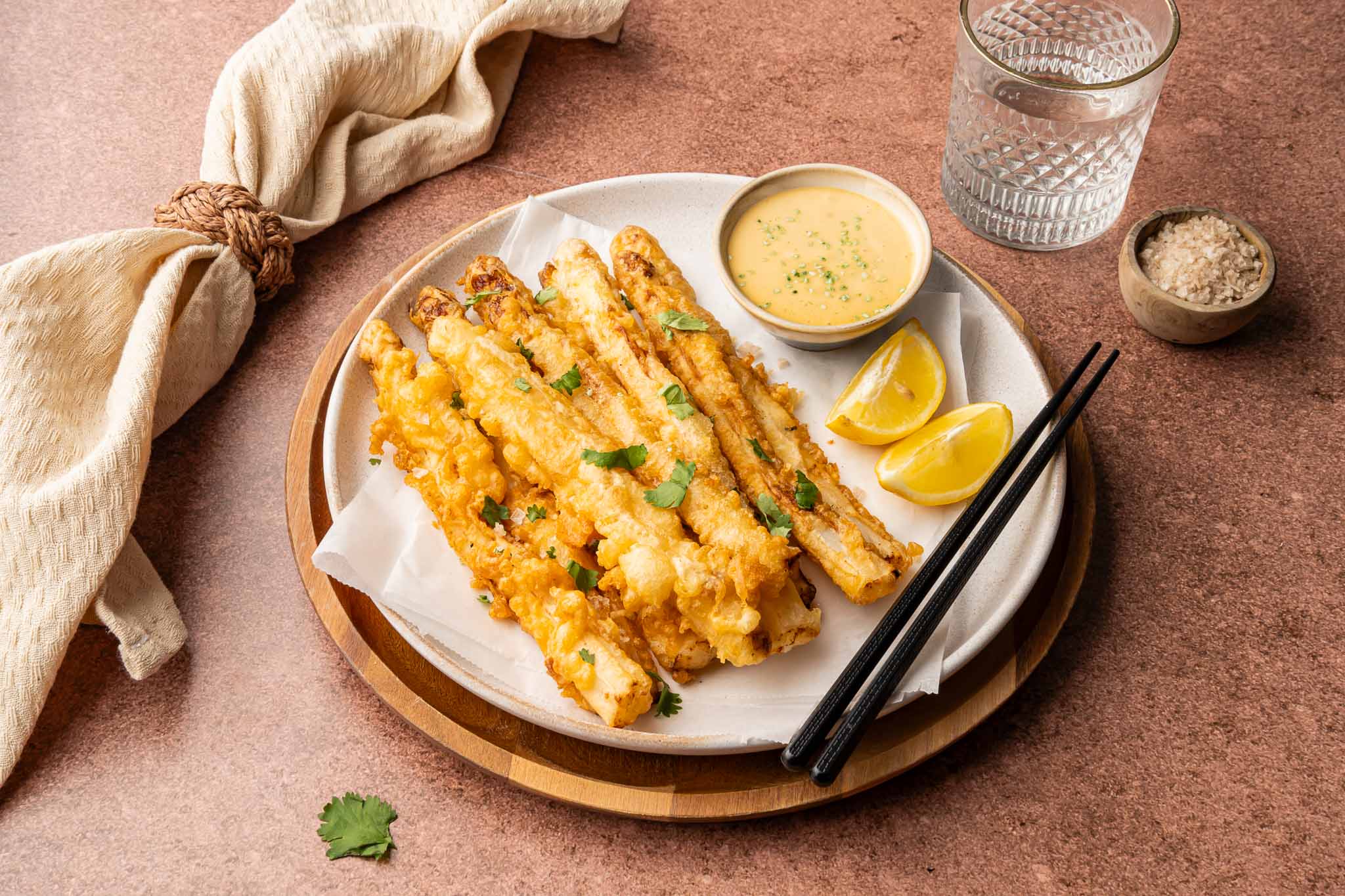 Krokante tempura asperges met miso mayonaise