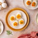 Gevuld eitje met gerookte zalmmousse