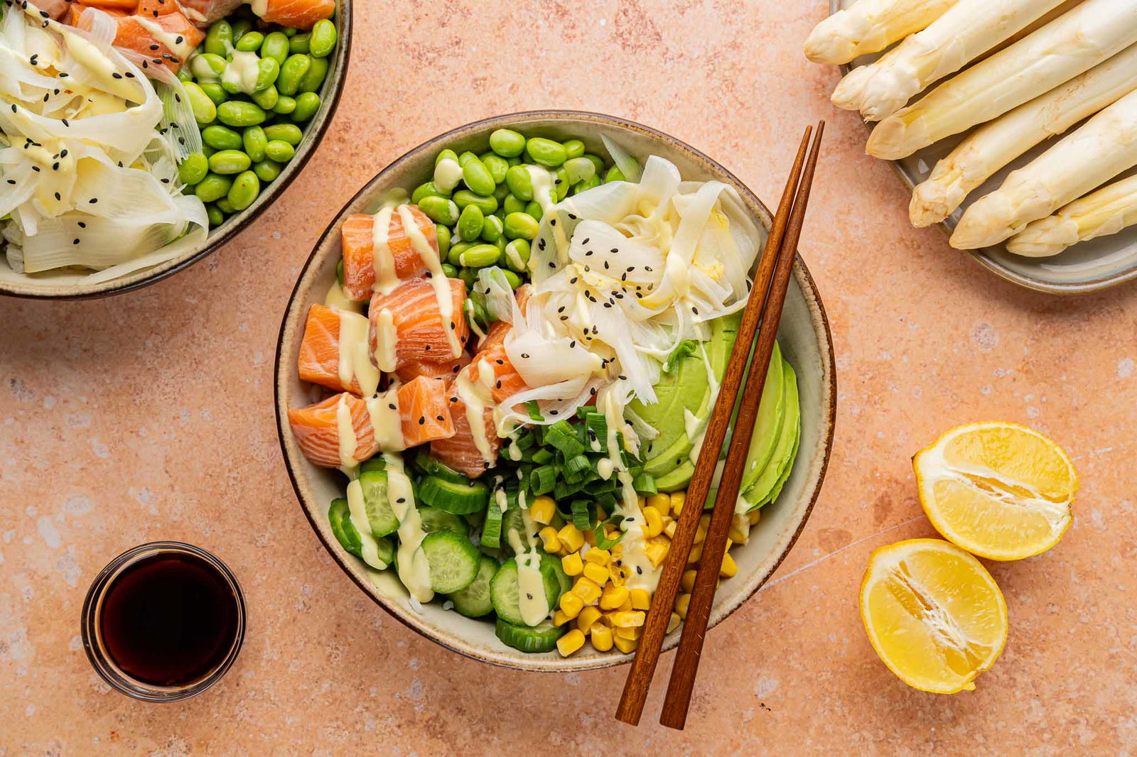 Poke bowl Met Asperges En Ponzu Gemarineerde Zalm1