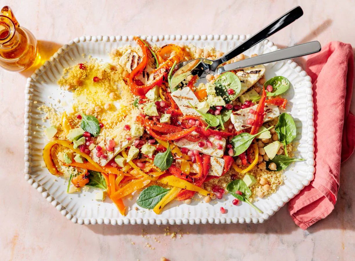 Kleurrijke Couscoussalade Met Gegrilde Paprika