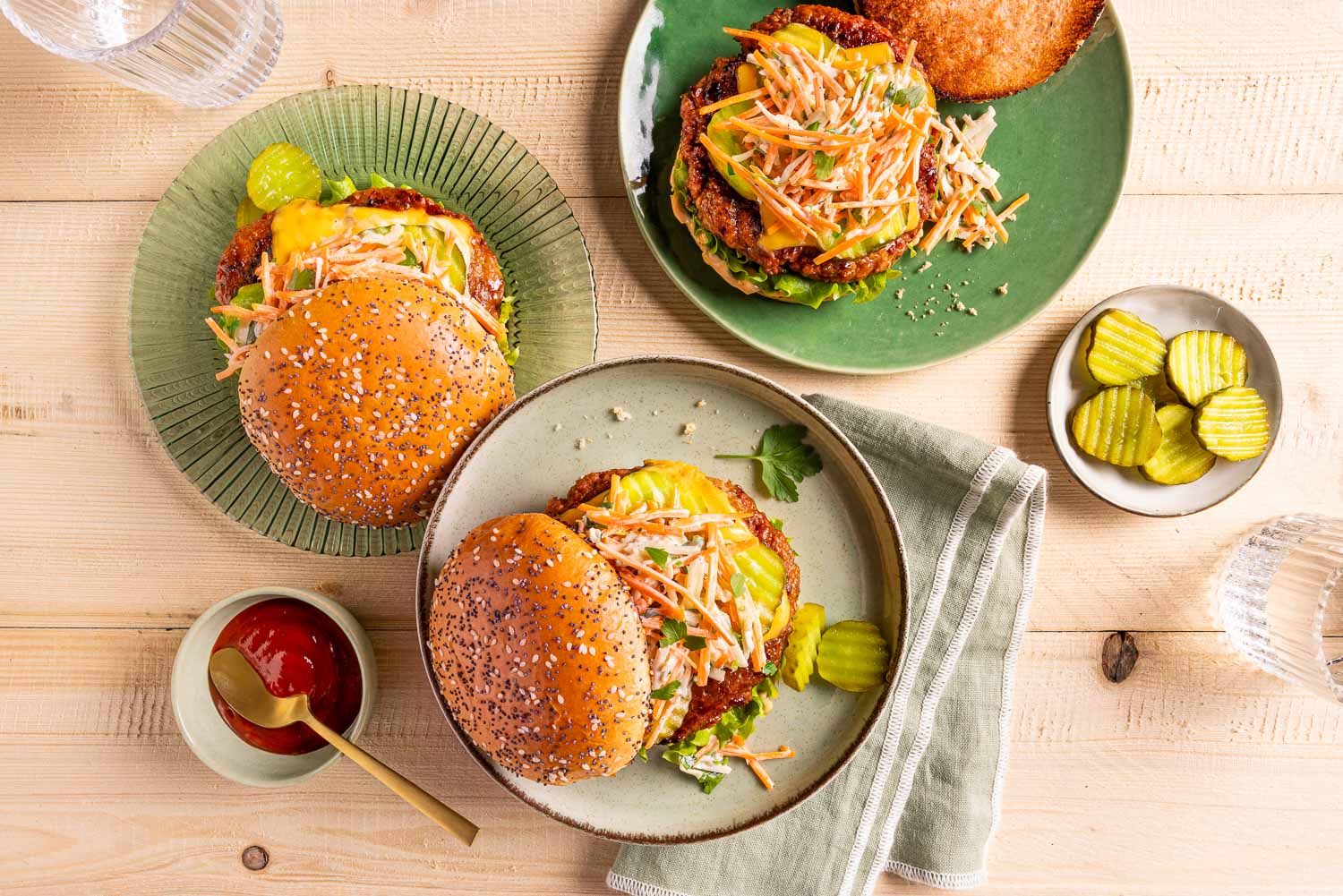 Kneed & Klaar Plantburgers Klassiek Gekruid Smashburger Met Koolsalade 2