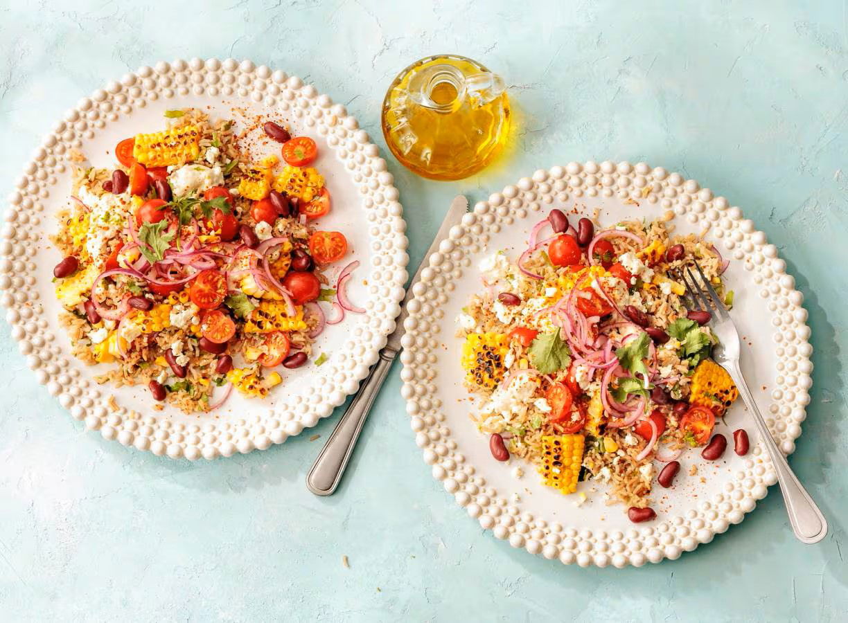 Rijstsalade En Gegrilde Mais En Tajin