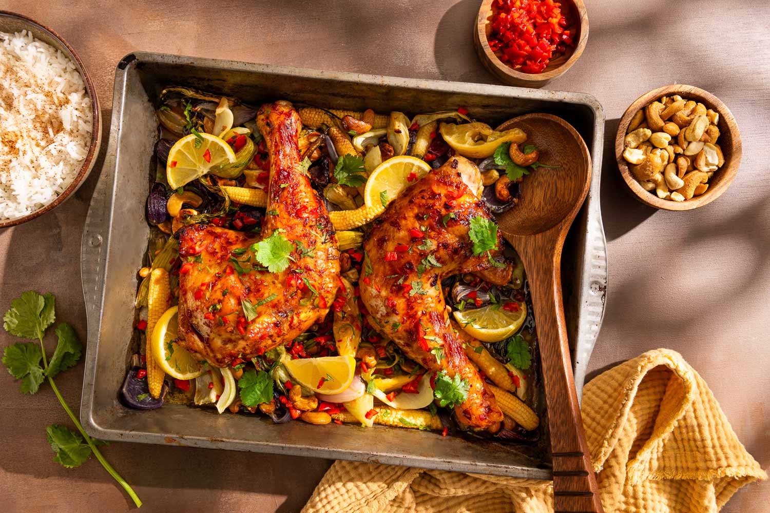 WSB 5 Spices En Guilt Free Sweet Chili Sauce Sticky Chicken Traybake Met Rijst 02 V2 (1)