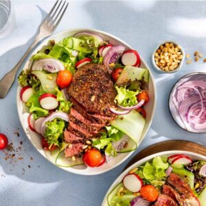 Zomerse salade met chimichurri biefstuk