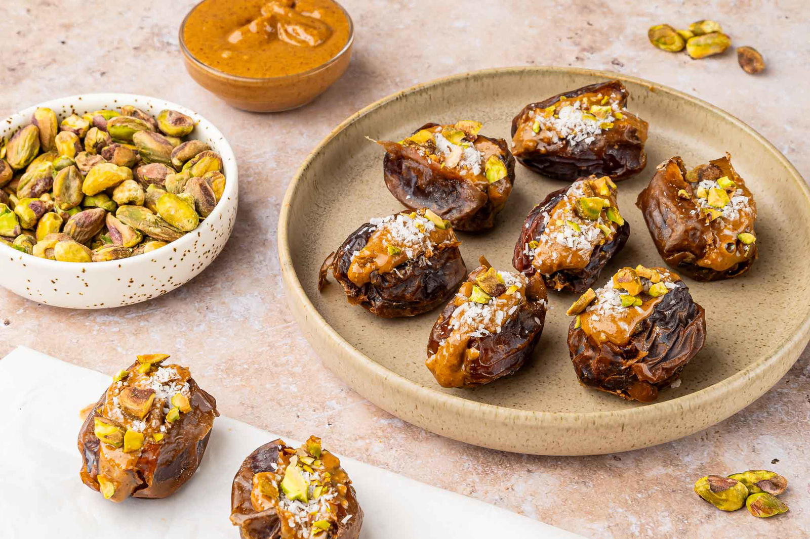 Gevulde Dadels Met Pindakaas, Pistache En Kokos1