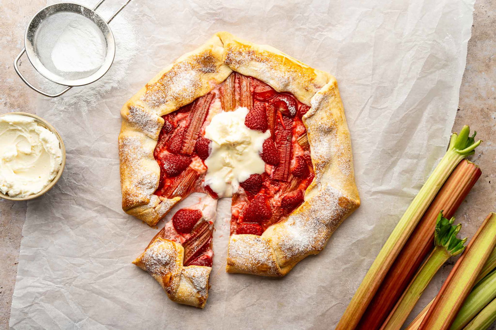 Rabarber Aardbei Galette Met Mascarpone1