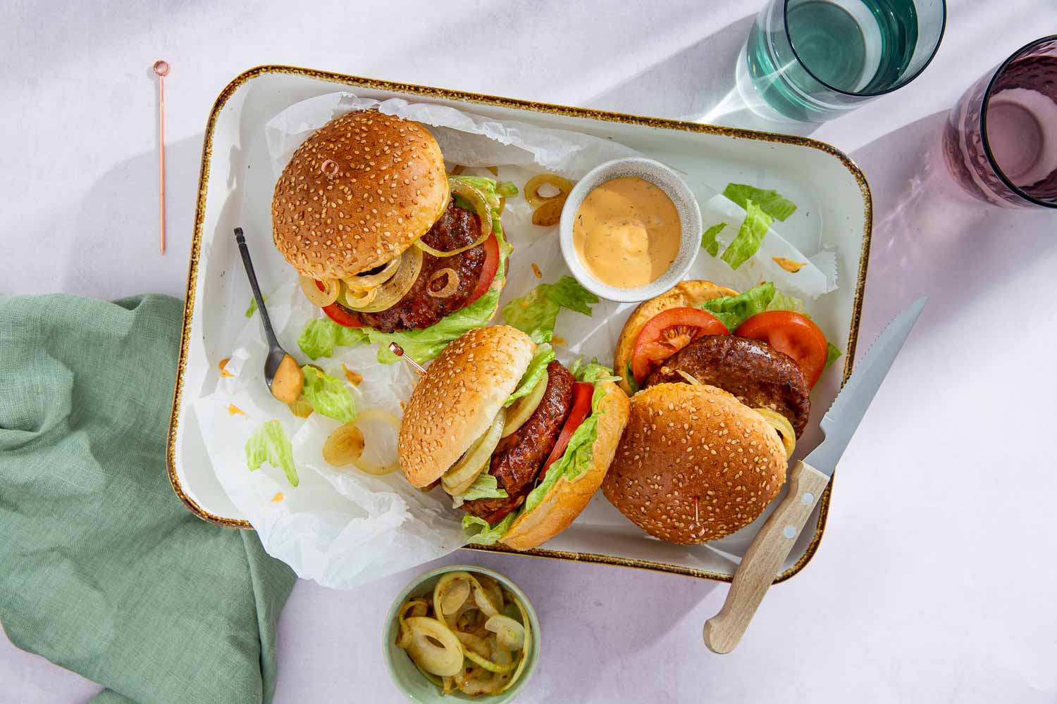 Kneed & Klaar Plantburger Klassiek Gekruid Klassieke Plantburger Met Gebakken Ui 02