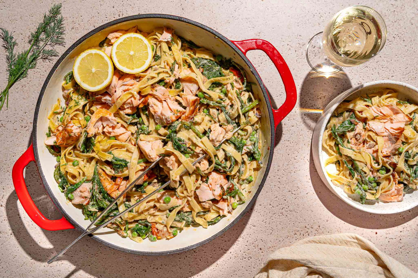 Eenpanspasta met romige zalm