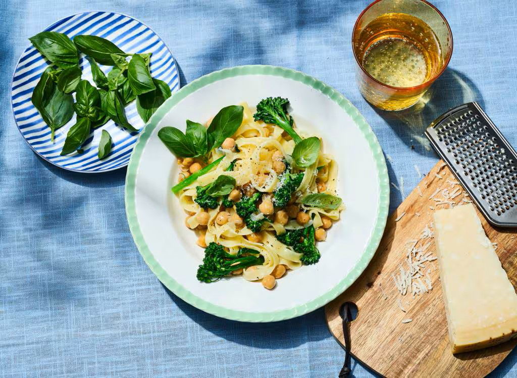 Tagliatelle met gebakken bimi en citroen