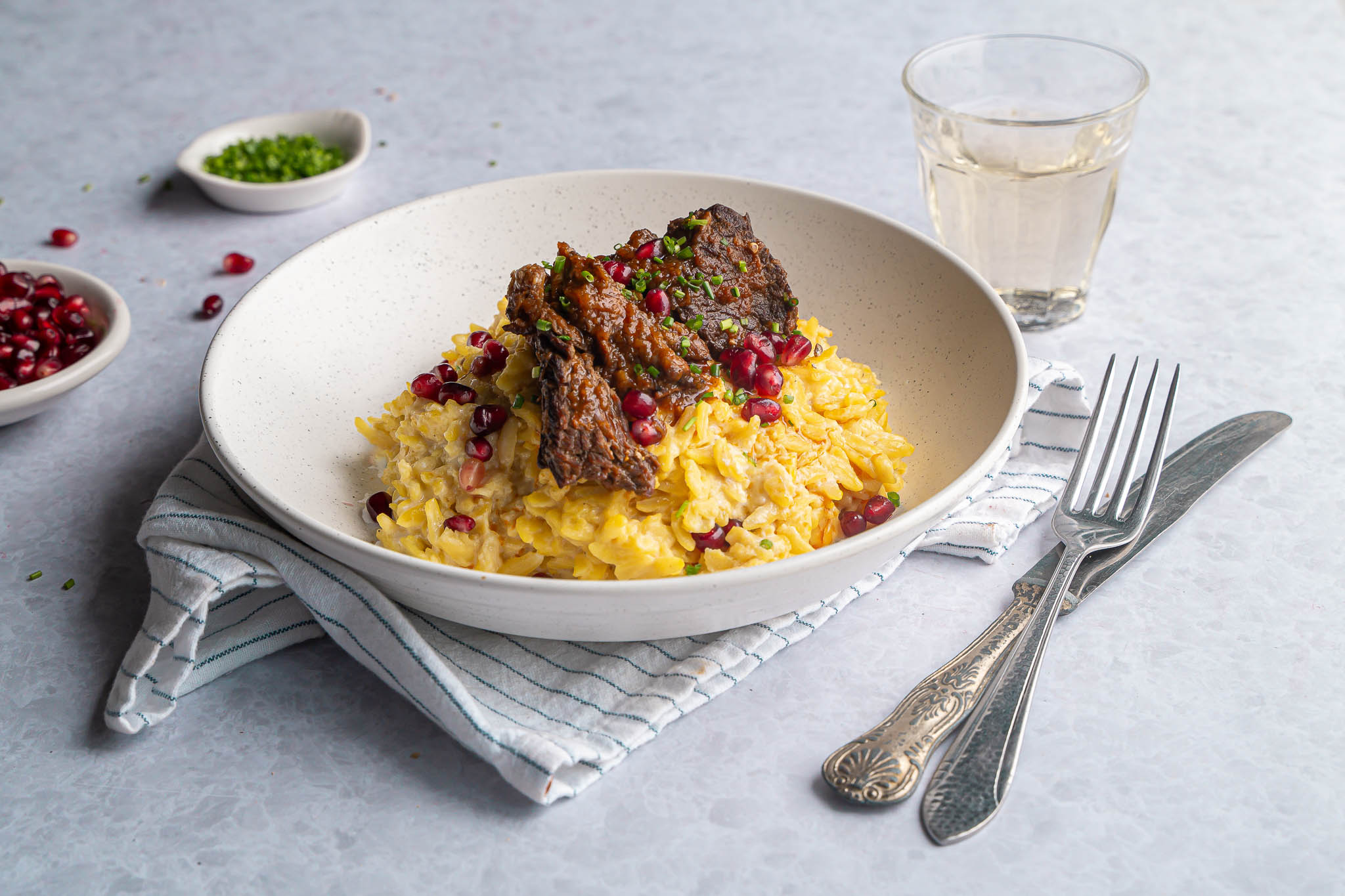 Short Ribs Met Saffraanorzo Liggend Low Res