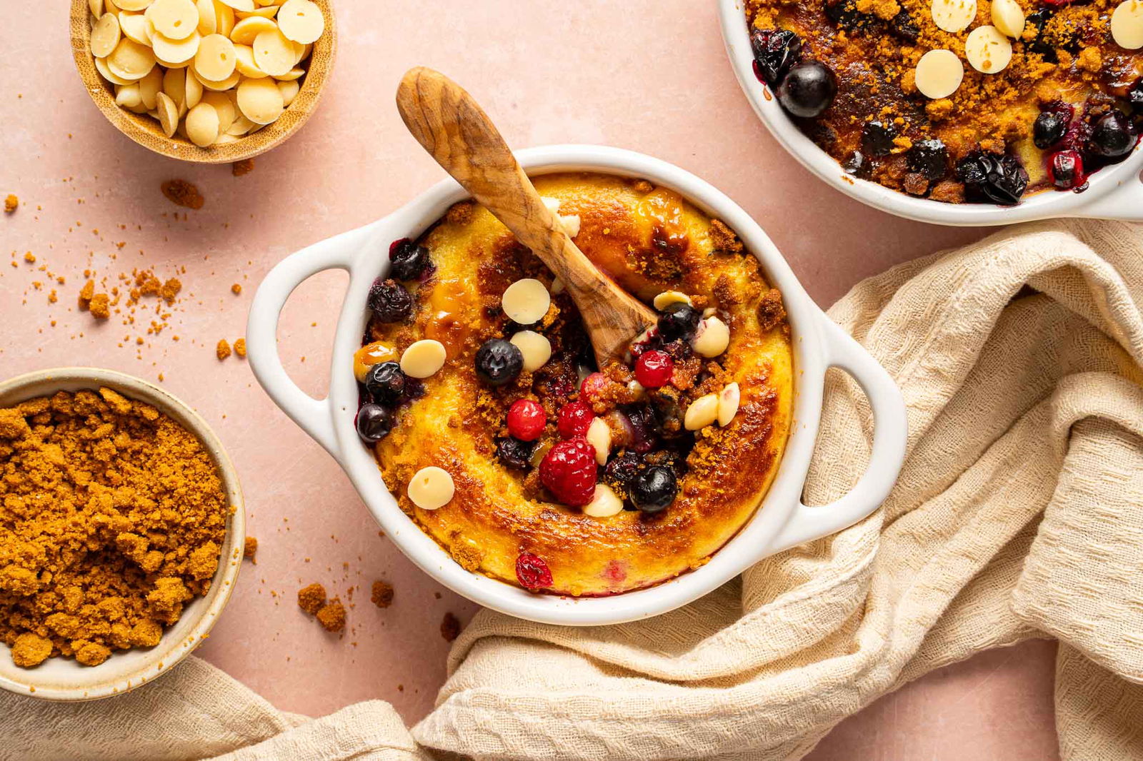 Pancake Bowl Met Bosvruchten En Witte Chocolade1