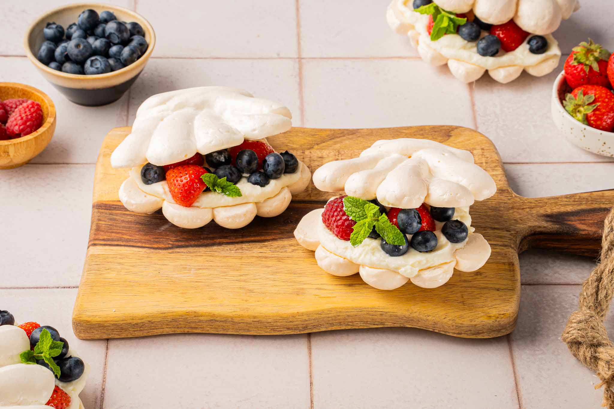 Schelp Meringues Met Rood Fruit2