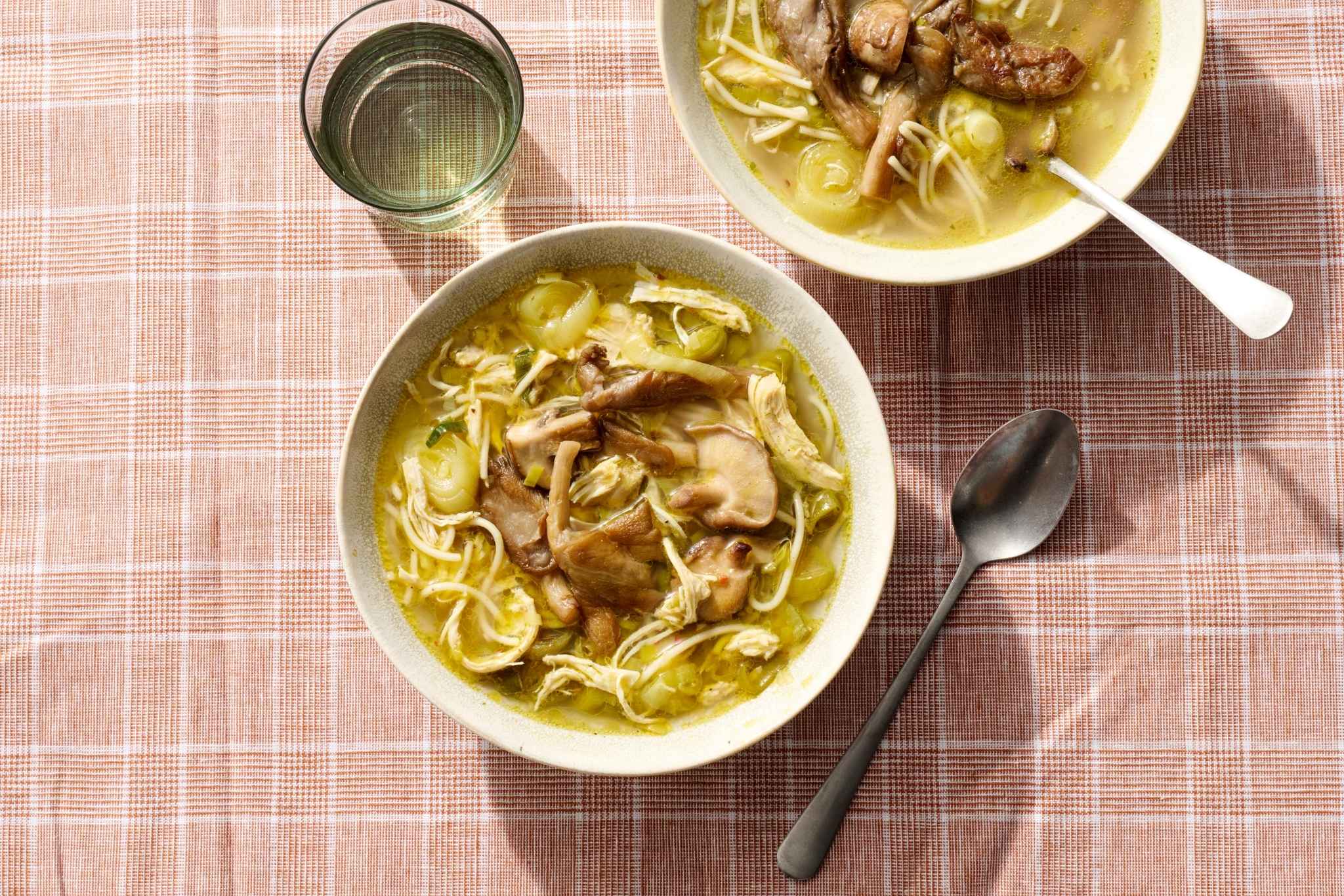 Kippensoep Met Kerrie En Paddenstoelen