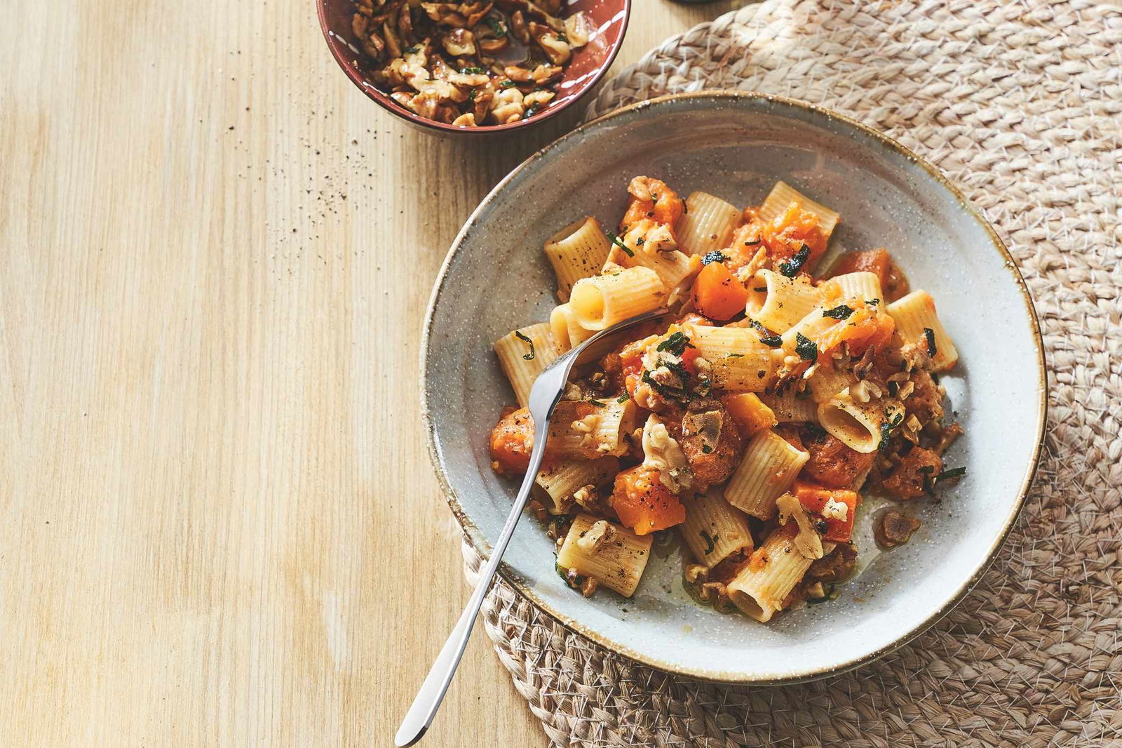 Pasta Met Pompoen En Walnoot Knoflookkruim