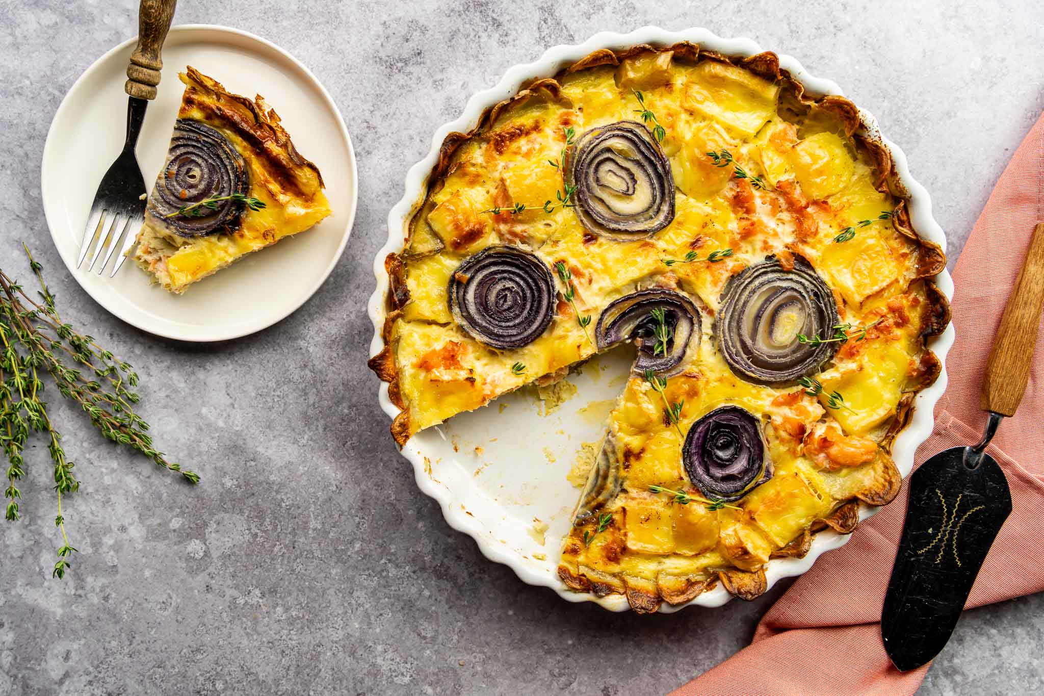 Aardappelkorst Quiche Met Zalm En Rode Ui1 (4)