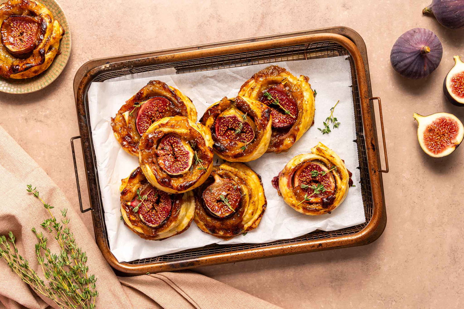 Bladerdeeghapjes Met Vijgen, Gekarameliseerde Ui En Gorgonzola1