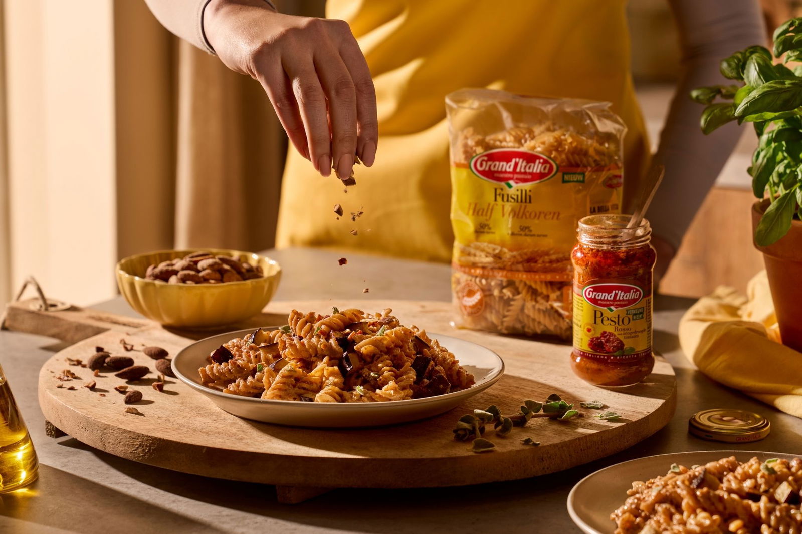 Fusilli pasta Pesto Rosso met aubergine en ricotta