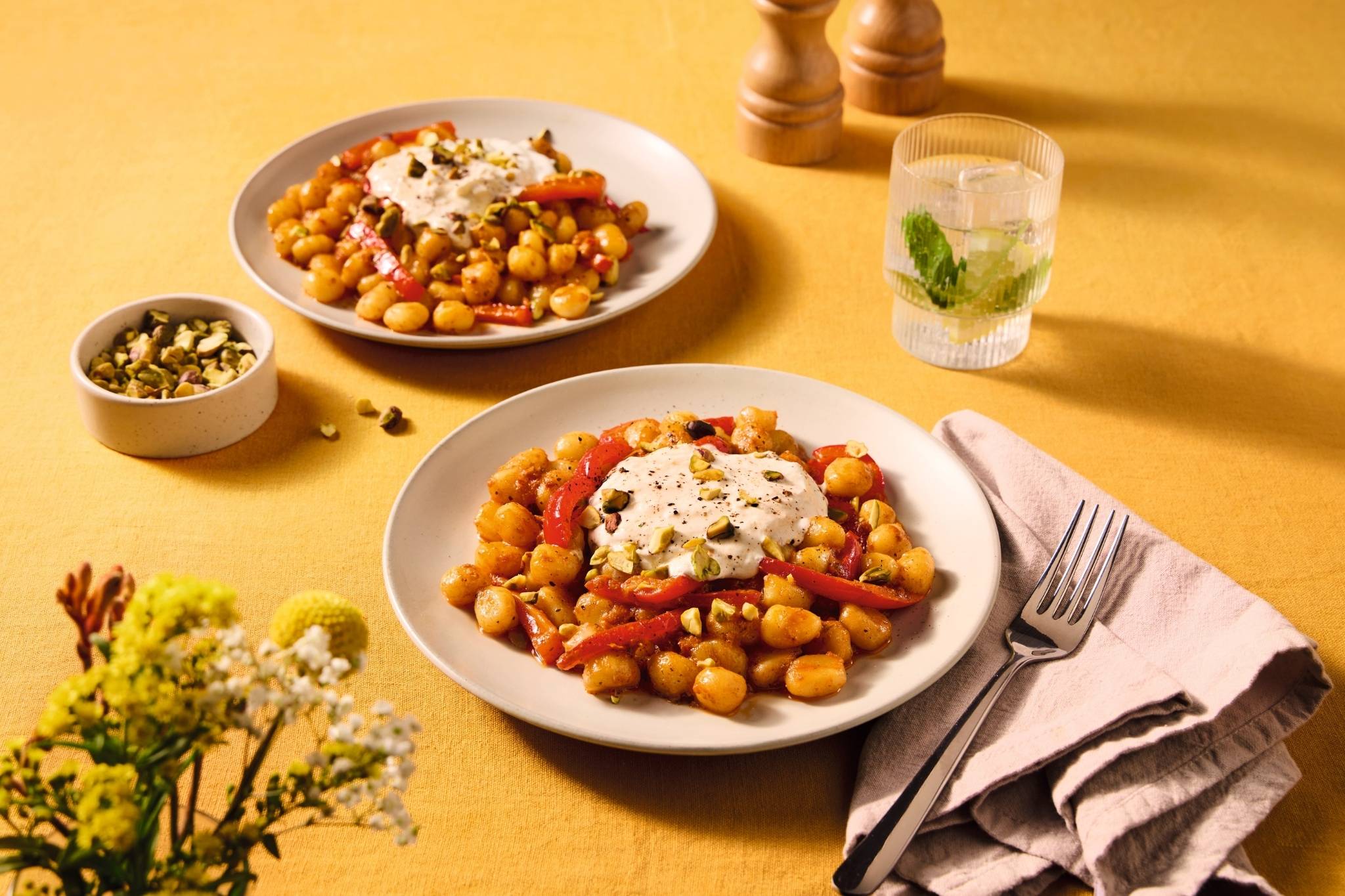 Mini Gnocchi met burrata, pistache pesto en geroosterde puntpaprika