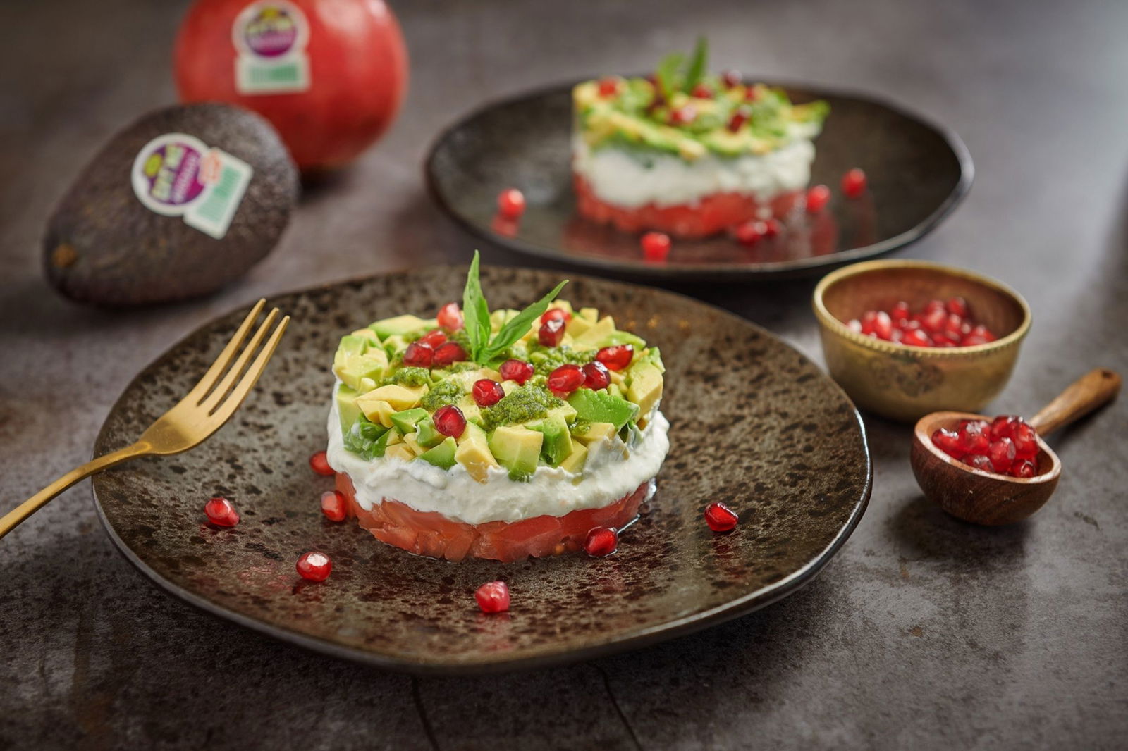 avocado tartaar met burrata en granaatappelpitjes