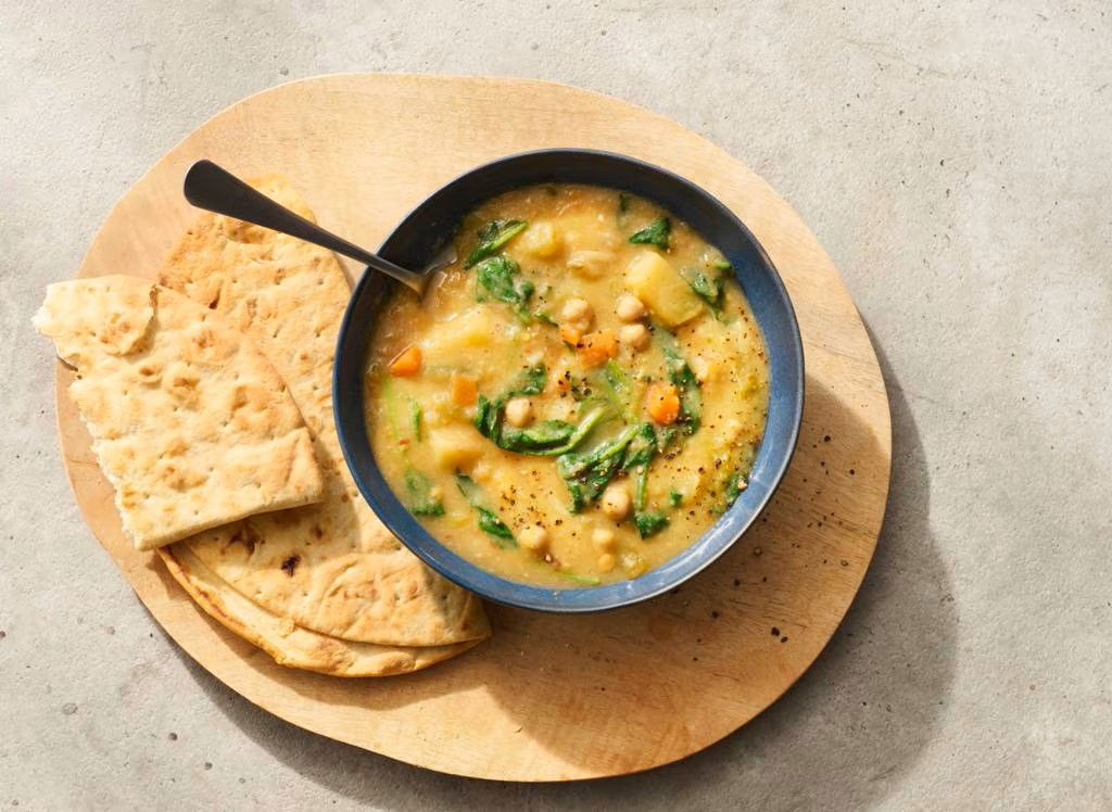 Gebonden Aardappel Kikkererwtensoep Met Spinazie