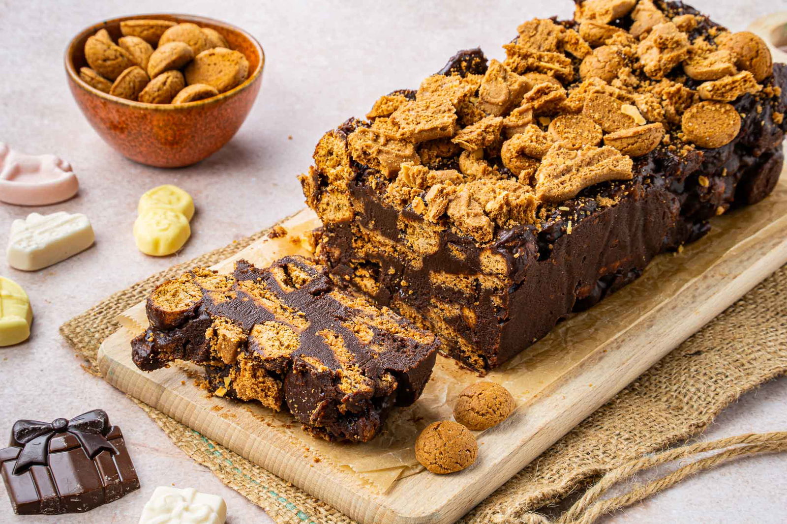 Arretjescake Met Pepernoten En Speculaas12