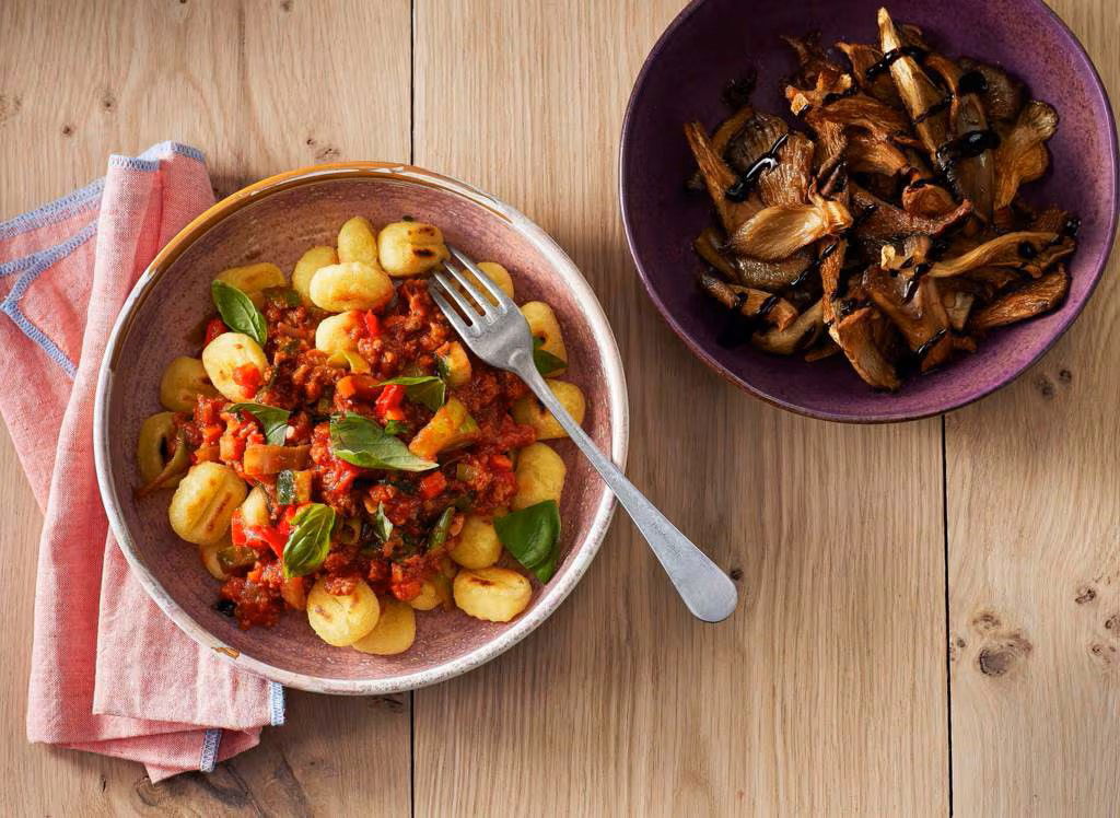 Crispy Gnocchi Met Tomatensaus, Vega Gehakt En Gebakken Oesterzwammen
