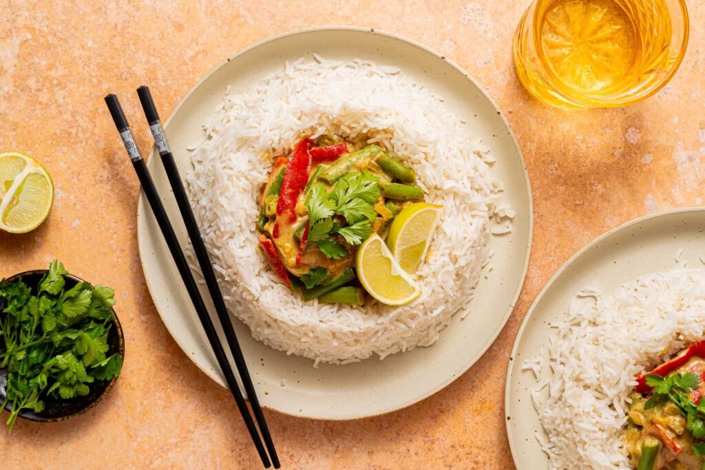 Thaise Curry In Een Kommetje Van Rijst