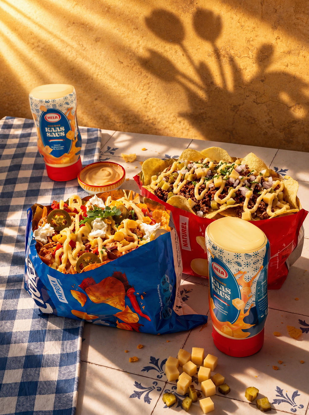 Loaded chips kaassaus Hela in zak met fles