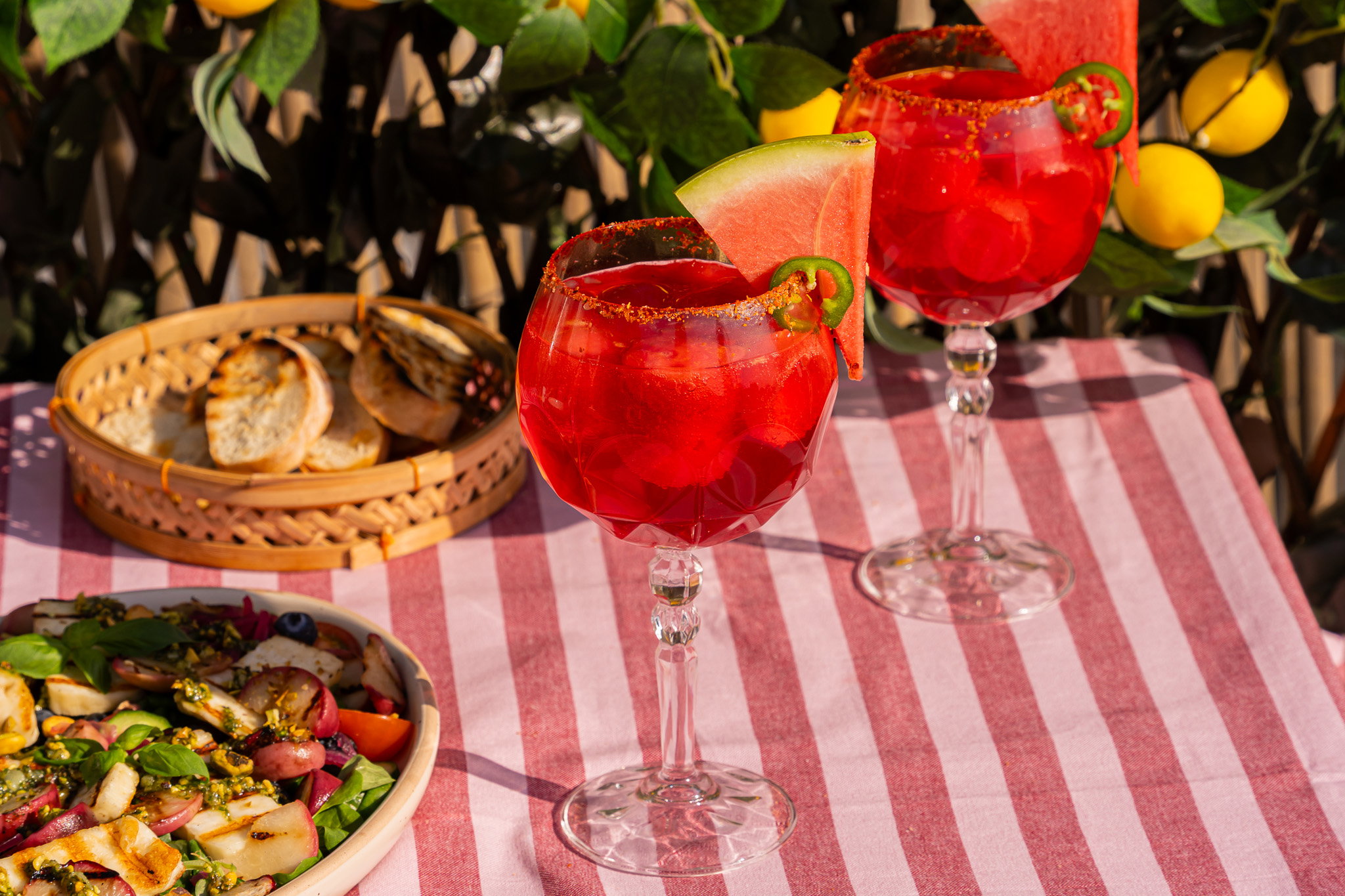 Spicy Watermeloen Spritz in een cocktailglas