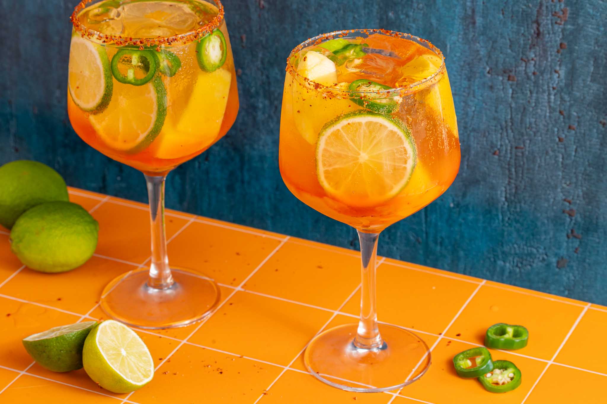 Spicy mango Aperol Spritz met jalapeno