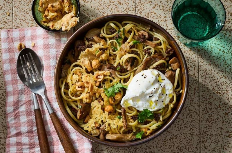 Linguine met paddenstoelen, truffel en burrata